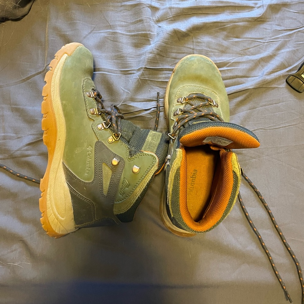 Columbia Hiking Boots Size 9.5